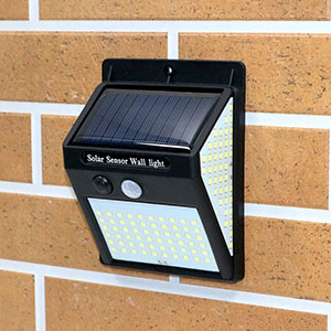 140 LED-es napelemes mozgásérzékelős kültéri lámpa